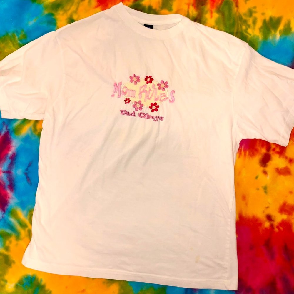 Mom Rules, Dad Obeys Vintage Tee